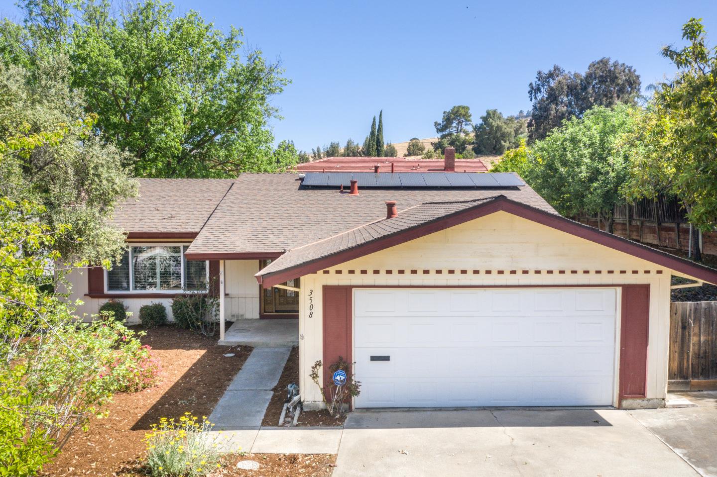 Detail Gallery Image 1 of 1 For 3508 Boeger Ln, San Jose,  CA 95148 - 3 Beds | 2 Baths
