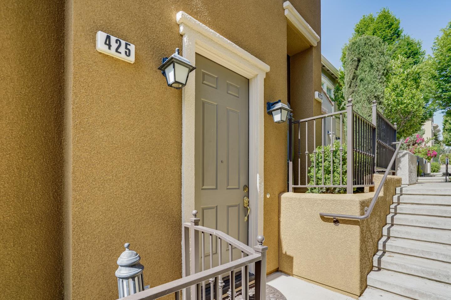 Detail Gallery Image 1 of 1 For 425 Casselino Dr, San Jose,  CA 95136 - 2 Beds | 2 Baths