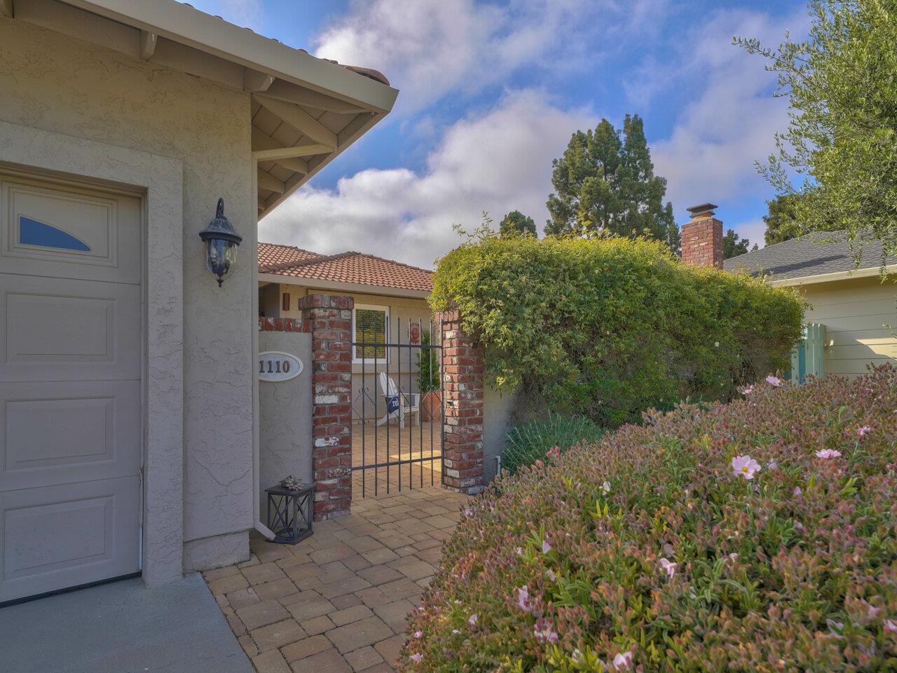 Detail Gallery Image 1 of 1 For 1110 Redwood Pl, Salinas,  CA 93901 - 3 Beds | 2 Baths