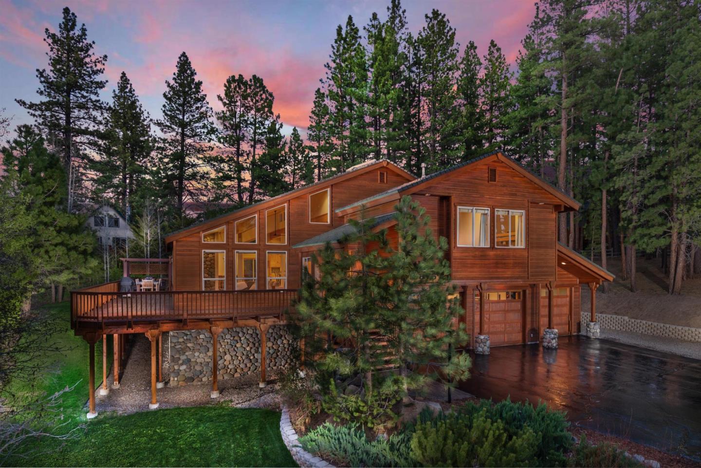 Detail Gallery Image 1 of 1 For 15876 Woodbridge Ln, Truckee,  CA 96161 - 4 Beds | 3 Baths