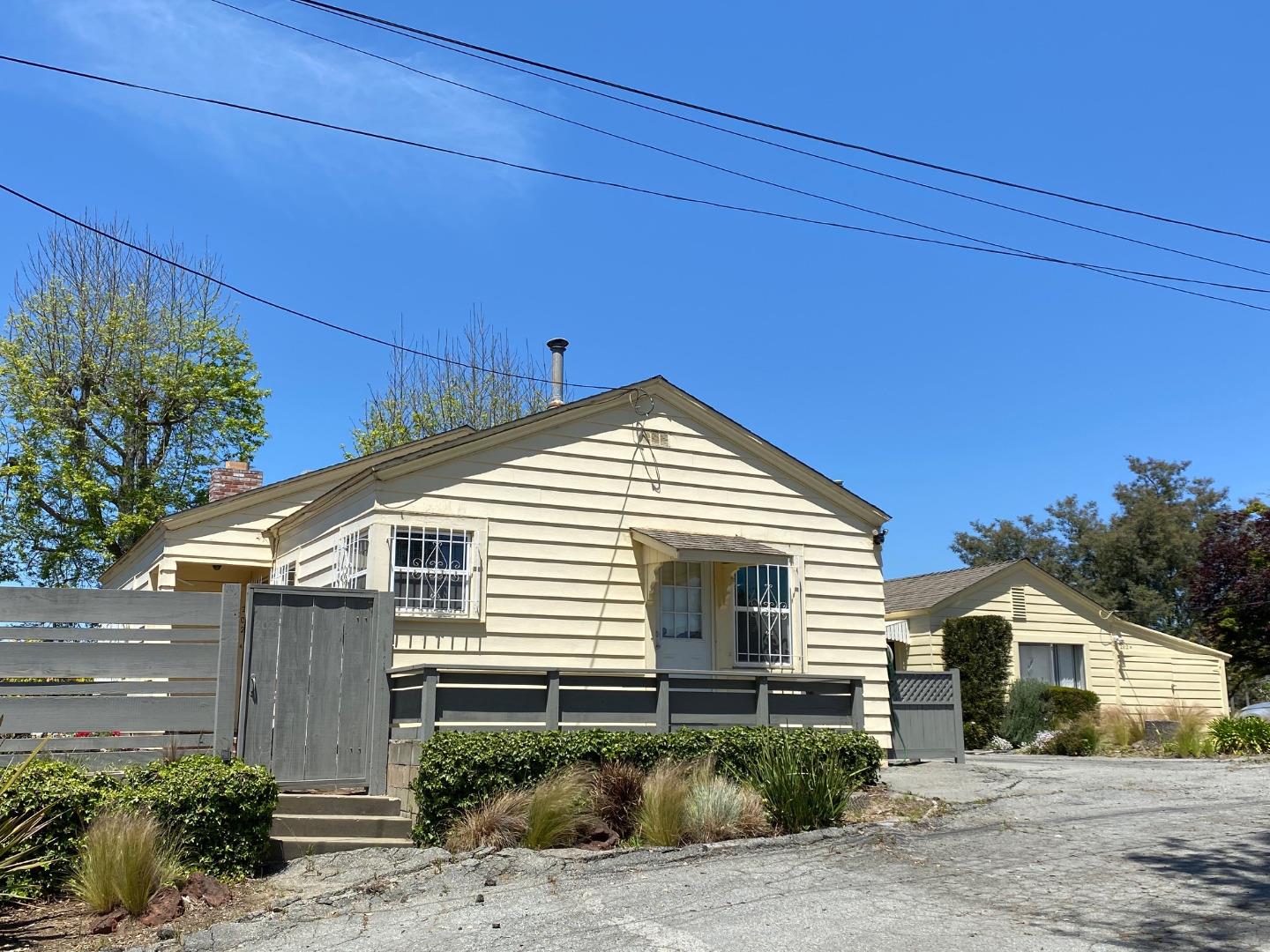 202 Amesti Rd, Watsonville, CA 95076 2 Beds 1 Baths (Sold