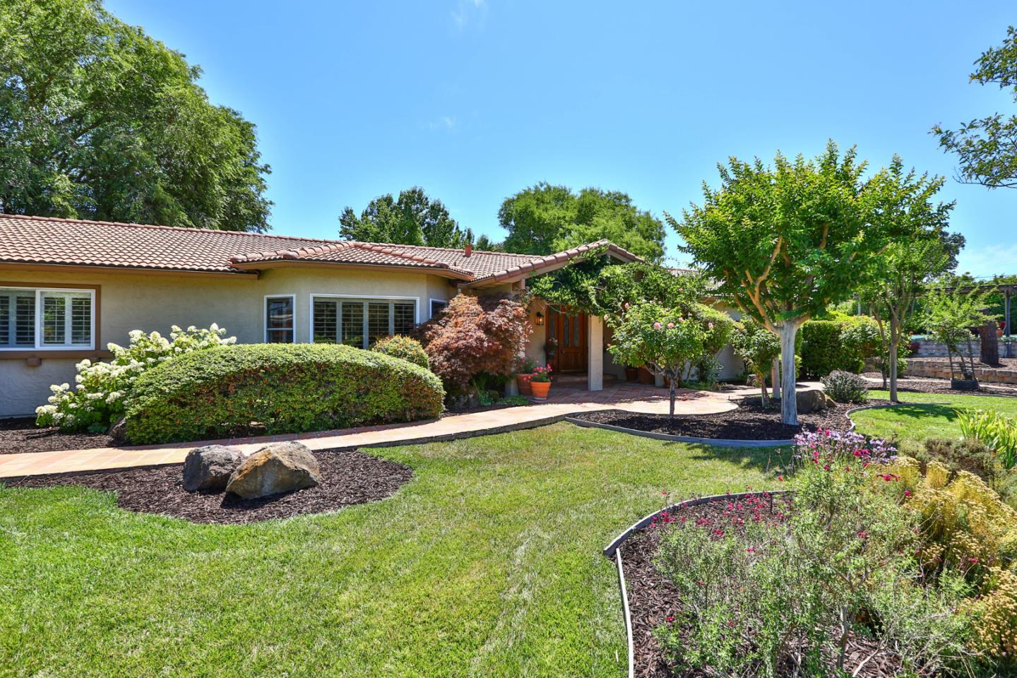 2000 Day Rd, Gilroy, CA 95020 4 Beds 2 Baths (Sold) ML81844519 MLSL