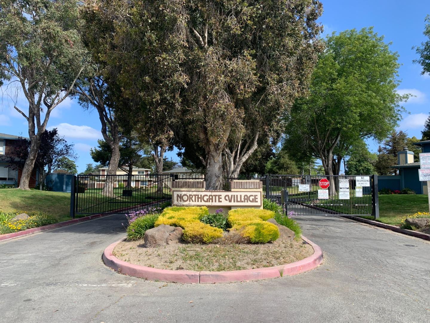 Detail Gallery Image 1 of 1 For 1791 Cherokee Dr #3,  Salinas,  CA 93906 - 3 Beds | 1/1 Baths