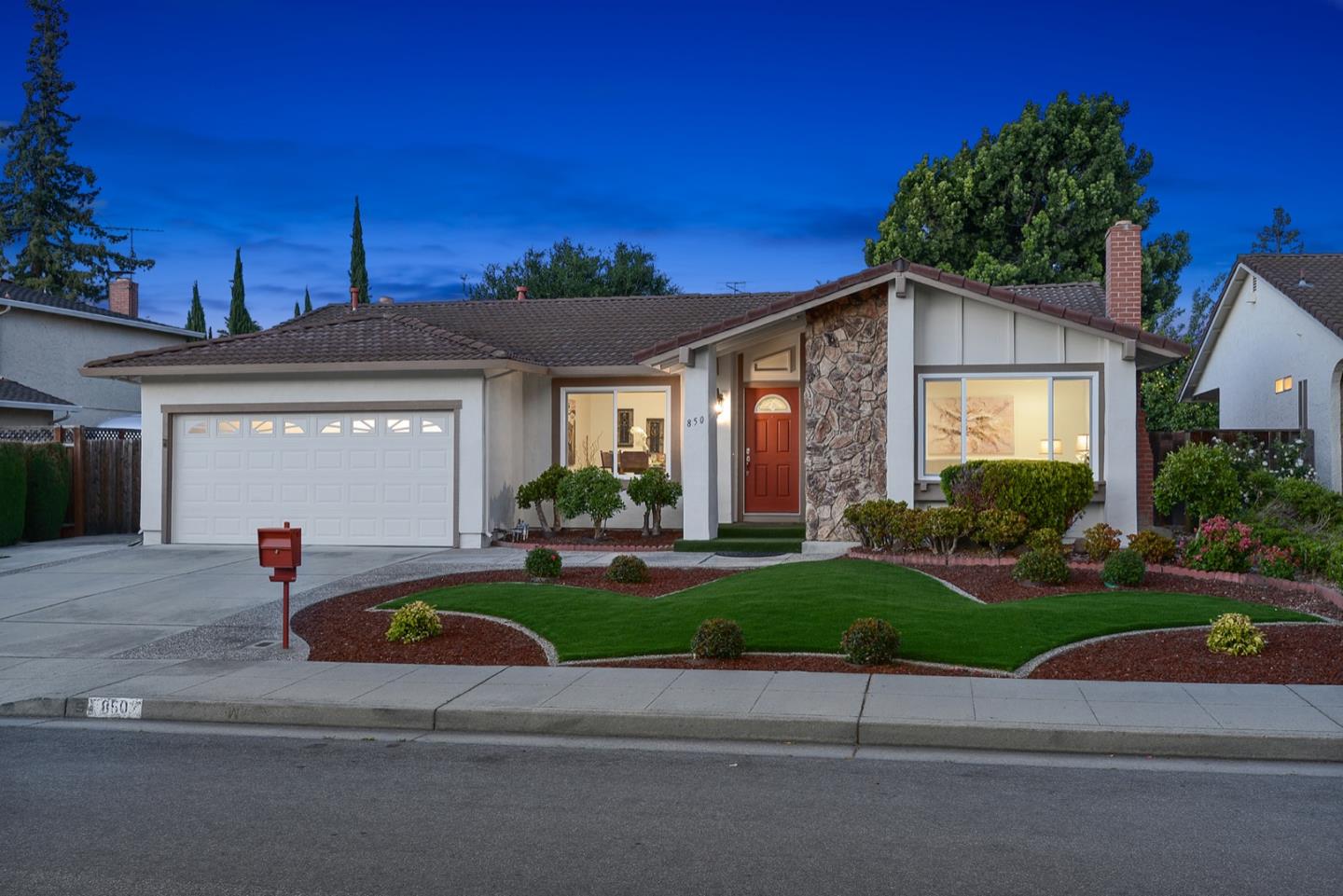 Detail Gallery Image 1 of 1 For 850 Roble Dr, Sunnyvale,  CA 94086 - 4 Beds | 2 Baths