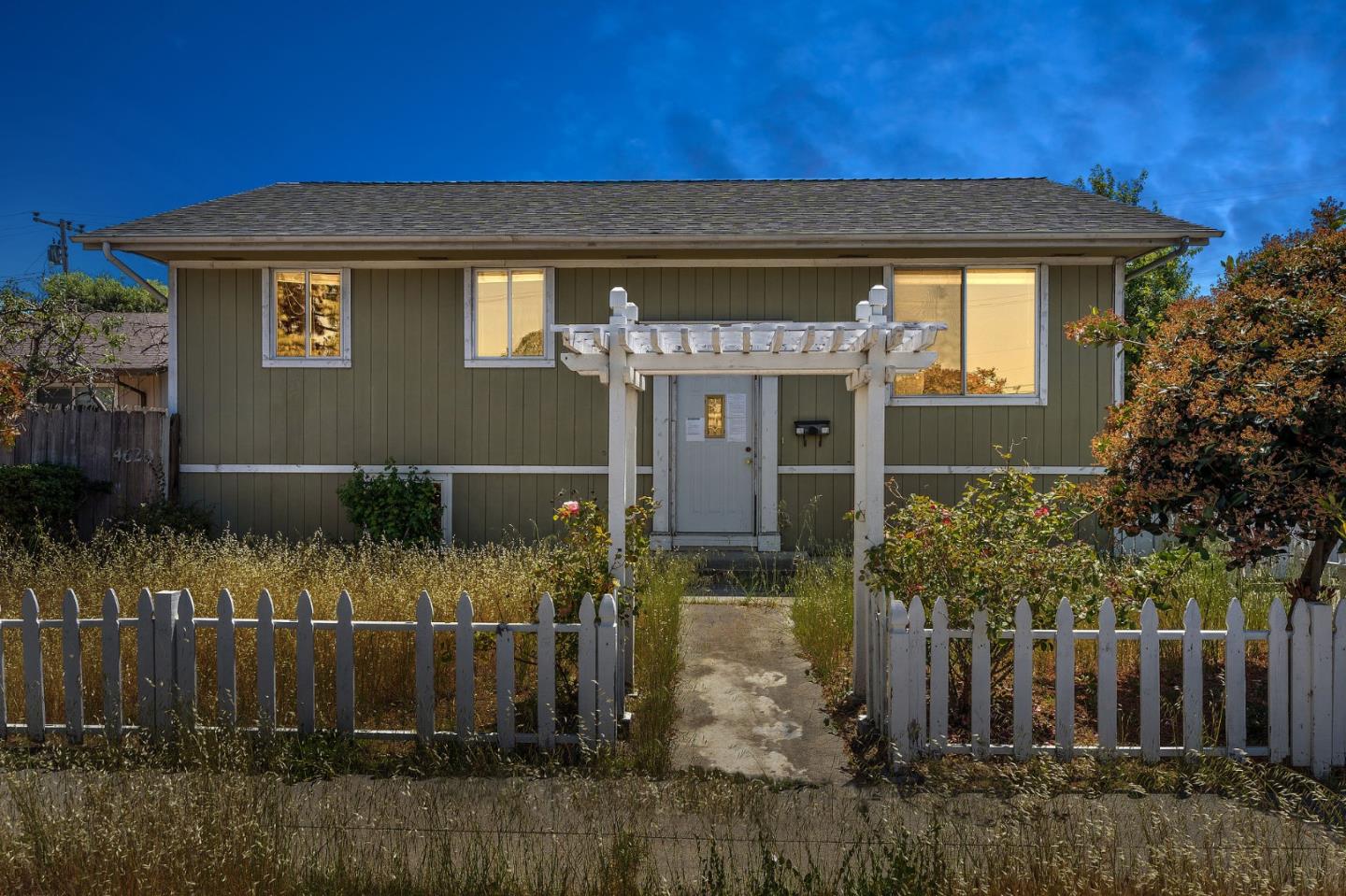 Detail Gallery Image 1 of 1 For 4620 Mowry Ave, Fremont,  CA 94538 - 5 Beds | 2 Baths