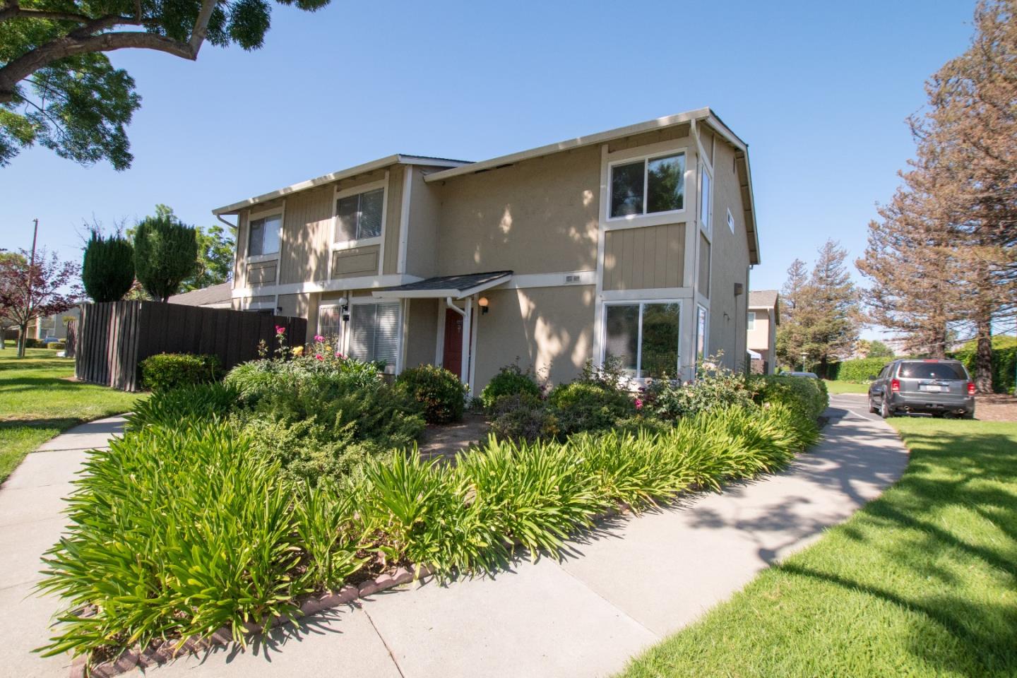 Detail Gallery Image 1 of 1 For 2370 Warfield Way #D,  San Jose,  CA 95122 - 3 Beds | 1/1 Baths