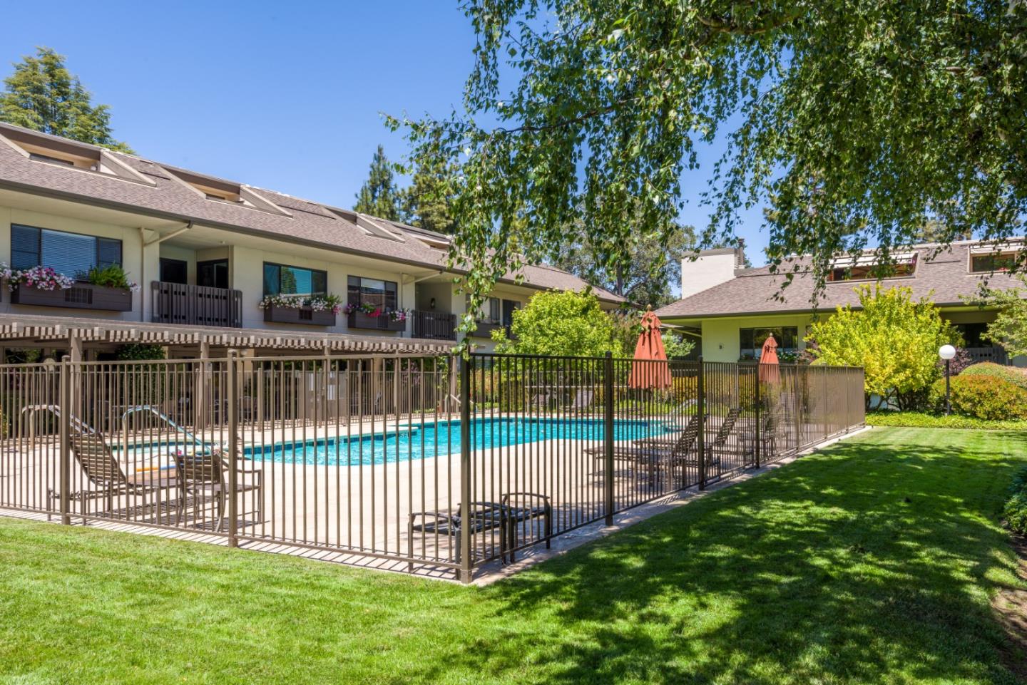 2140 Santa Cruz Ave E106, Menlo Park, CA 94025 2 Beds 2 Baths