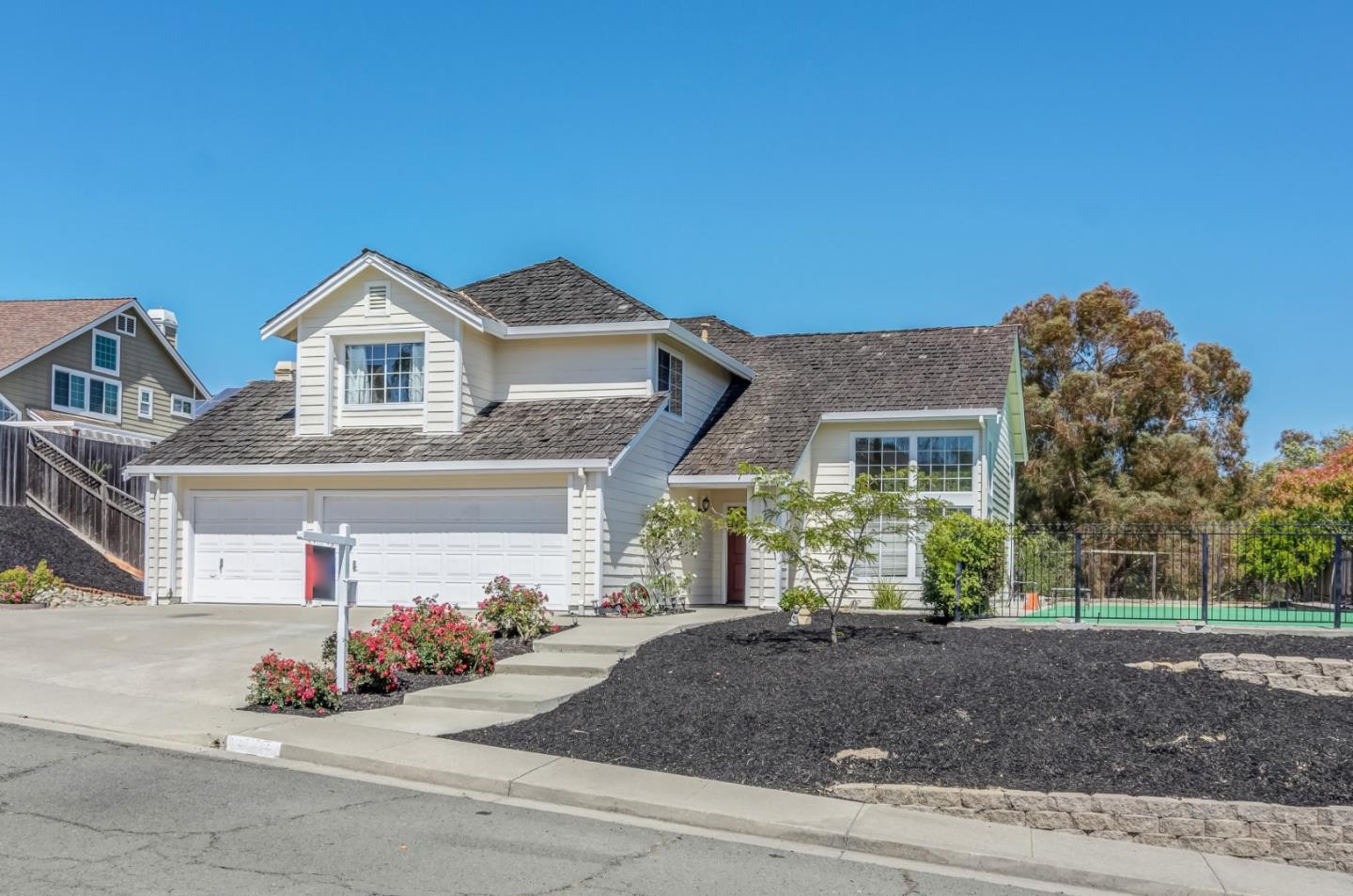 Detail Gallery Image 1 of 1 For 2710 Thomas Ct, Pinole,  CA 94564 - 4 Beds | 2/1 Baths