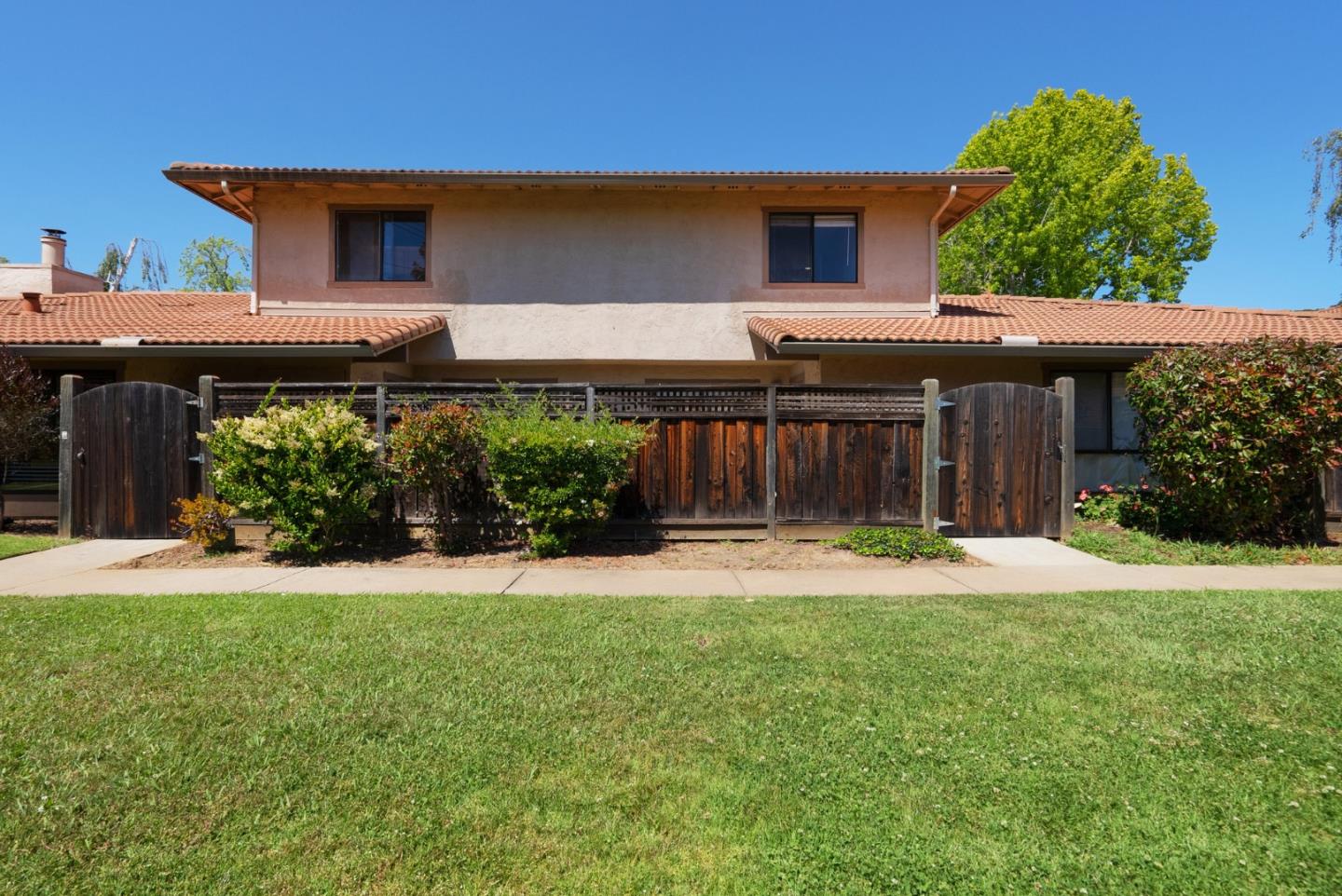 Detail Gallery Image 1 of 1 For 147 Peach Ter, Santa Cruz,  CA 95060 - 2 Beds | 1/1 Baths