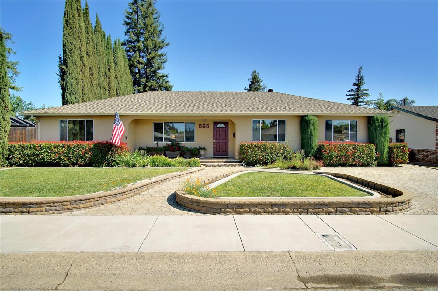 565 La Sierra Way, Gilroy, CA 95020 4 Beds 2 Baths (Sold