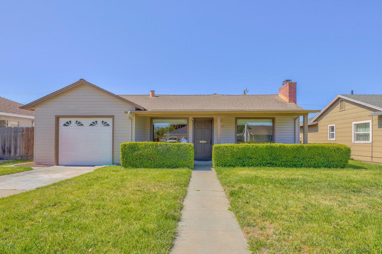 Detail Gallery Image 1 of 1 For 320 Reata St, Salinas,  CA 93906 - 3 Beds | 1 Baths