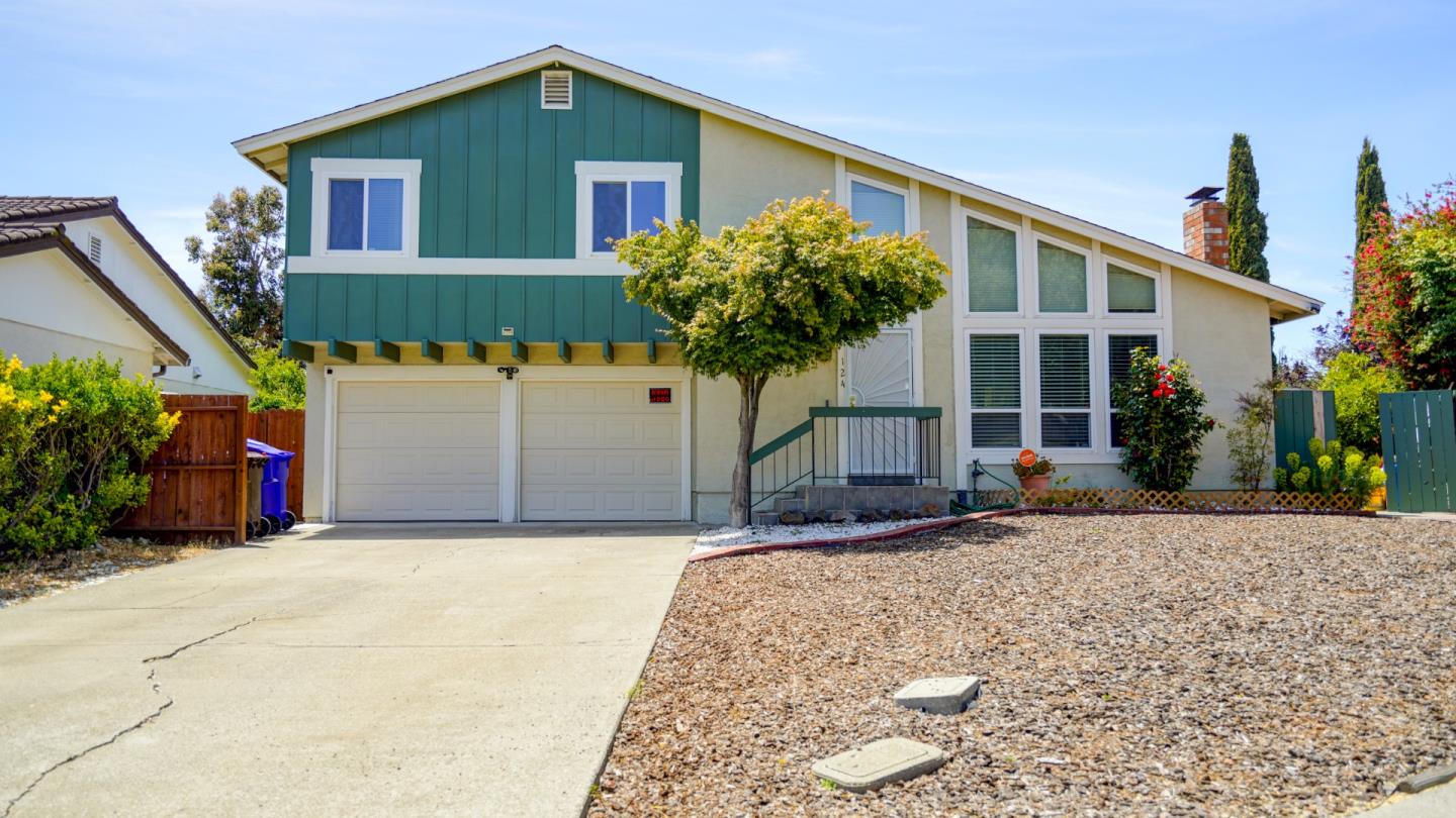 Detail Gallery Image 1 of 1 For 124 Olive Ct, Hercules,  CA 94547 - 3 Beds | 2/1 Baths