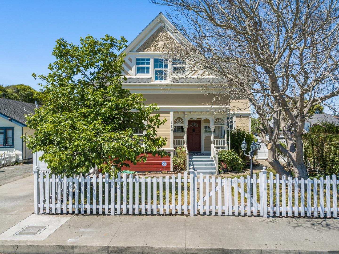 Detail Gallery Image 1 of 1 For 129 Madison St, Watsonville,  CA 95076 - 3 Beds | 2/1 Baths