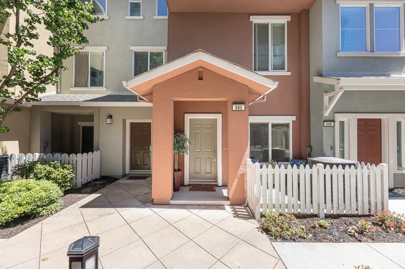 Detail Gallery Image 1 of 1 For 995 Alta Mar Ter, San Jose,  CA 95126 - 2 Beds | 2/1 Baths