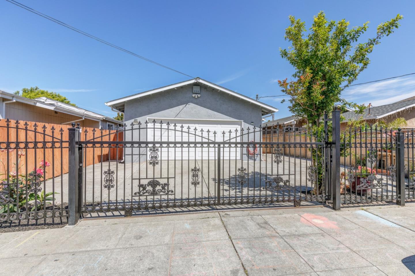 Detail Gallery Image 1 of 1 For 1241 79th Ave, Oakland,  CA 94621 - 3 Beds | 2 Baths