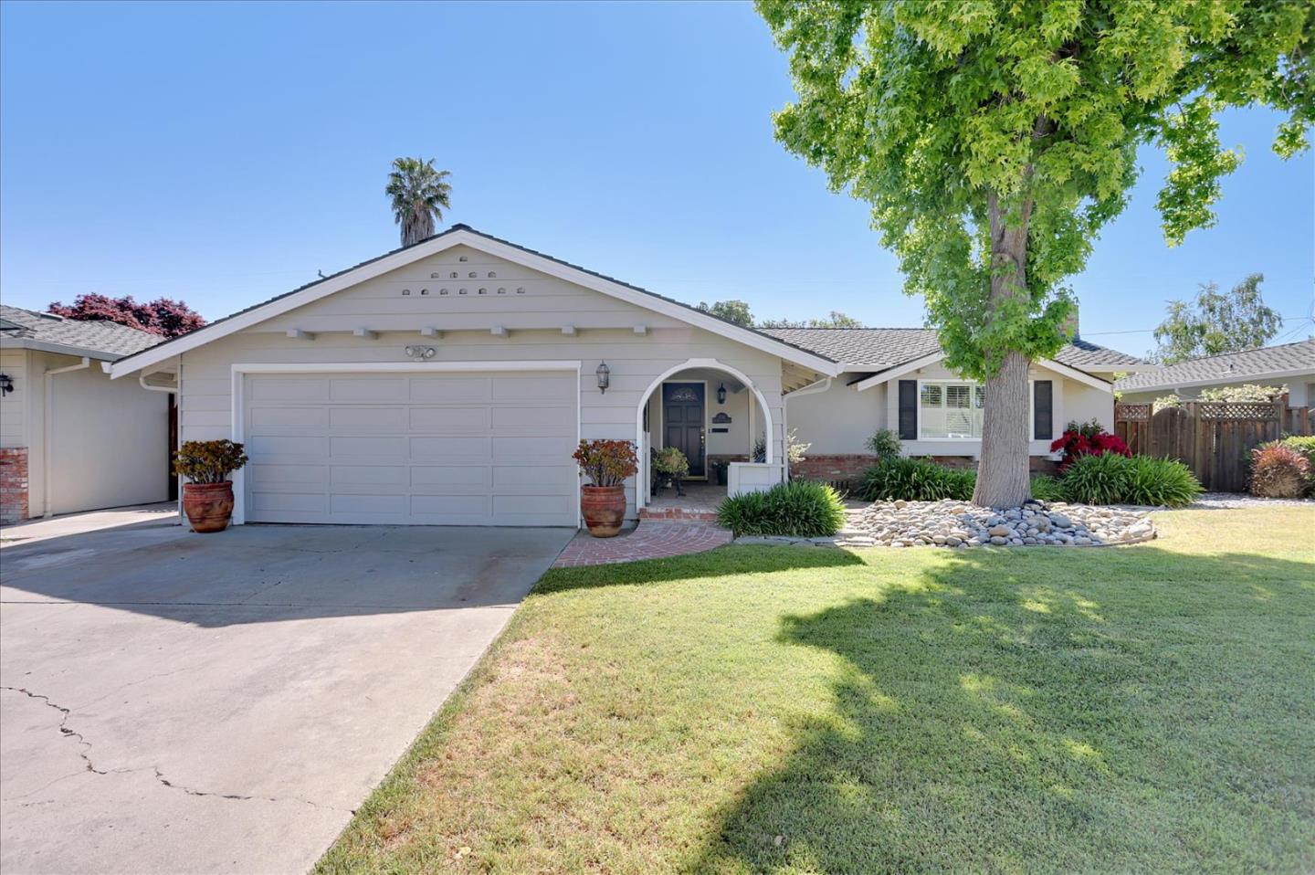 Detail Gallery Image 1 of 1 For 554 N Henry Ave, San Jose,  CA 95117 - 3 Beds | 2 Baths