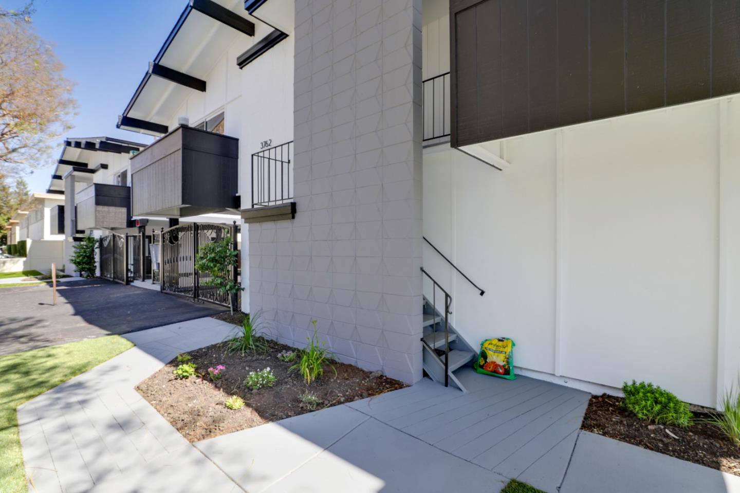 3762 Poinciana Drive, SANTA CLARA, California 95051, ,Comm Ri Multi-units 5+,For Sale,Poinciana Drive,ML81846127