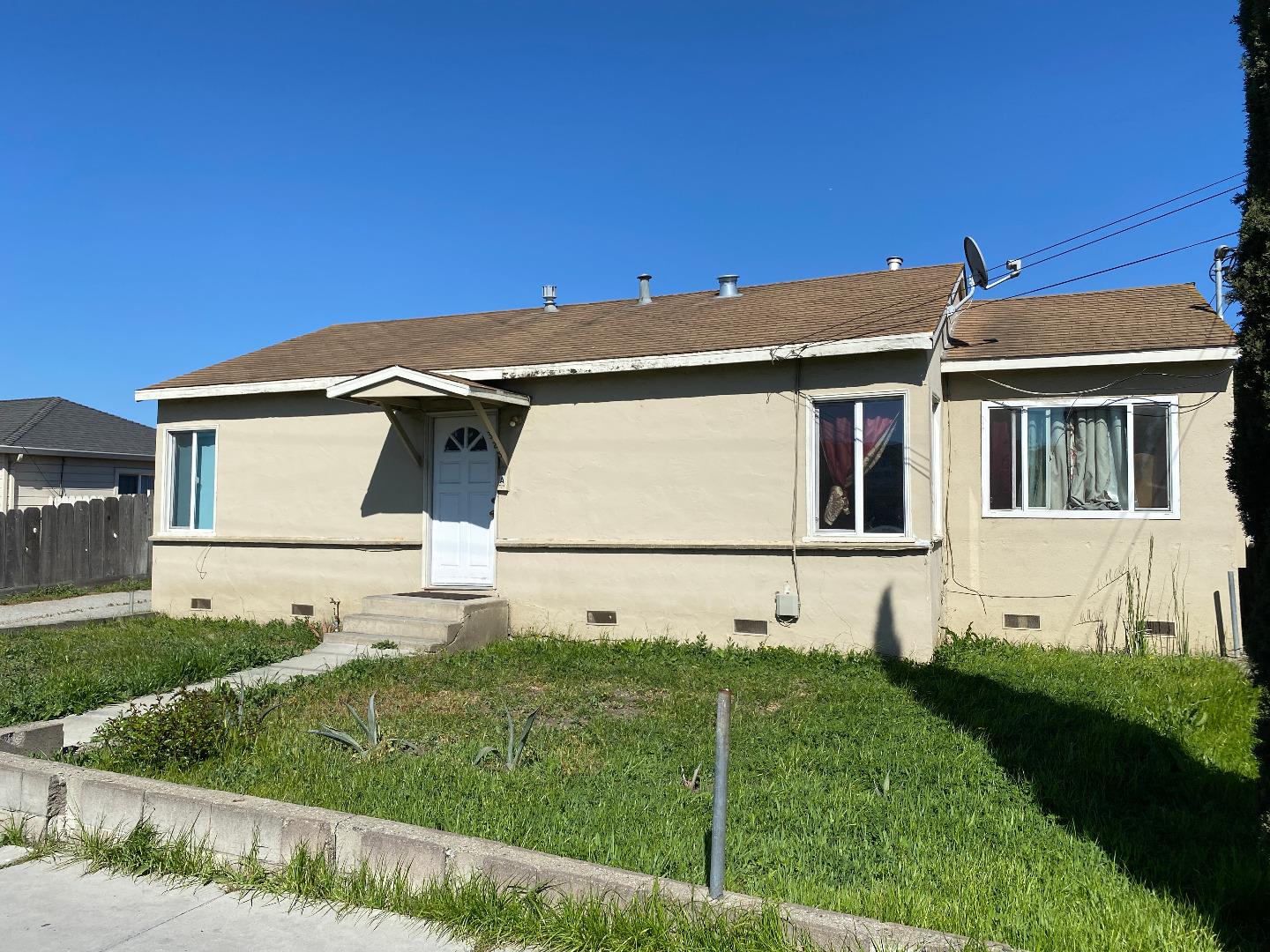 437 E Alisal St, Salinas, CA 93905 Beds Baths (Active