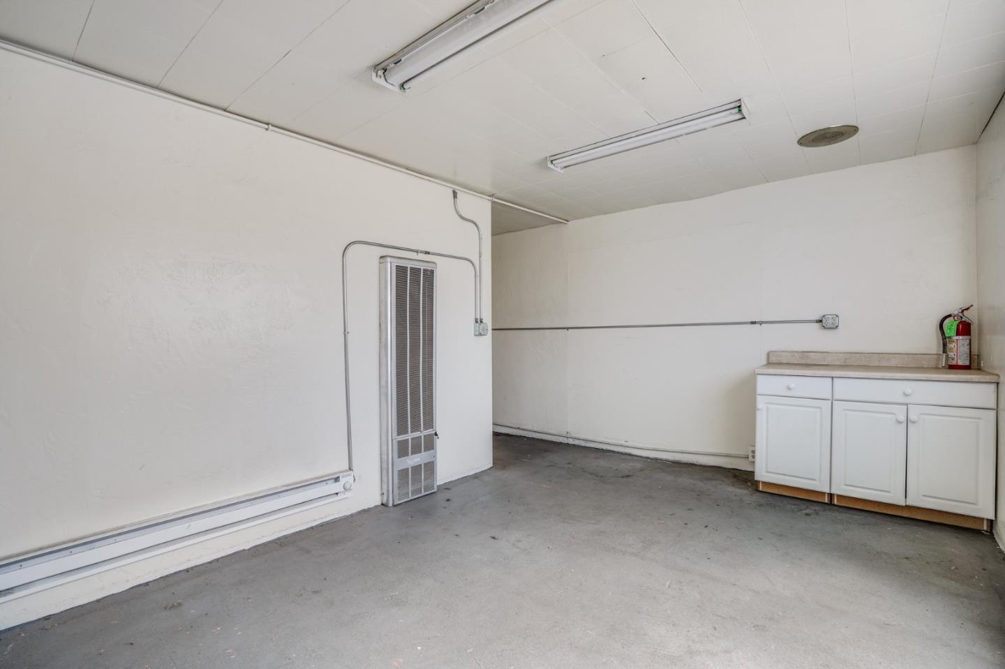 2951 Middlefield Road, REDWOOD CITY, California 94063, ,Comm Industrial For Sale,For Sale,Middlefield Road,40964788