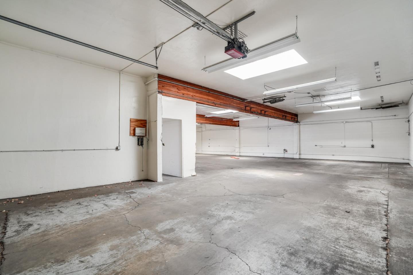 2951 Middlefield Road, REDWOOD CITY, California 94063, ,Comm Industrial For Sale,For Sale,Middlefield Road,40964788