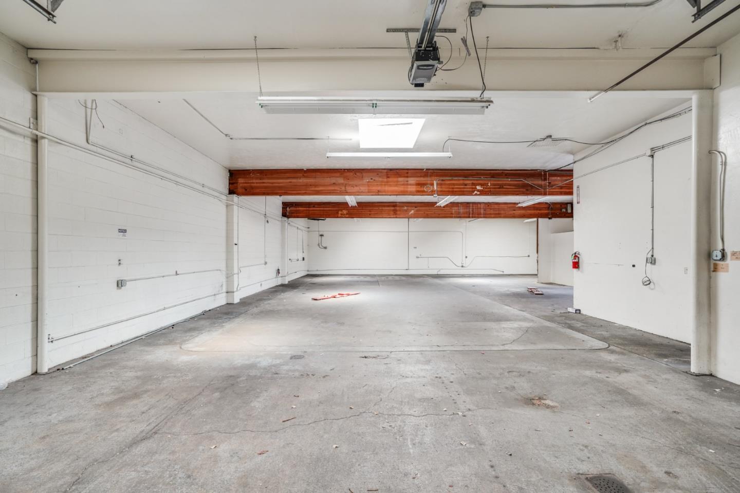 2951 Middlefield Road, REDWOOD CITY, California 94063, ,Comm Industrial For Sale,For Sale,Middlefield Road,40964788