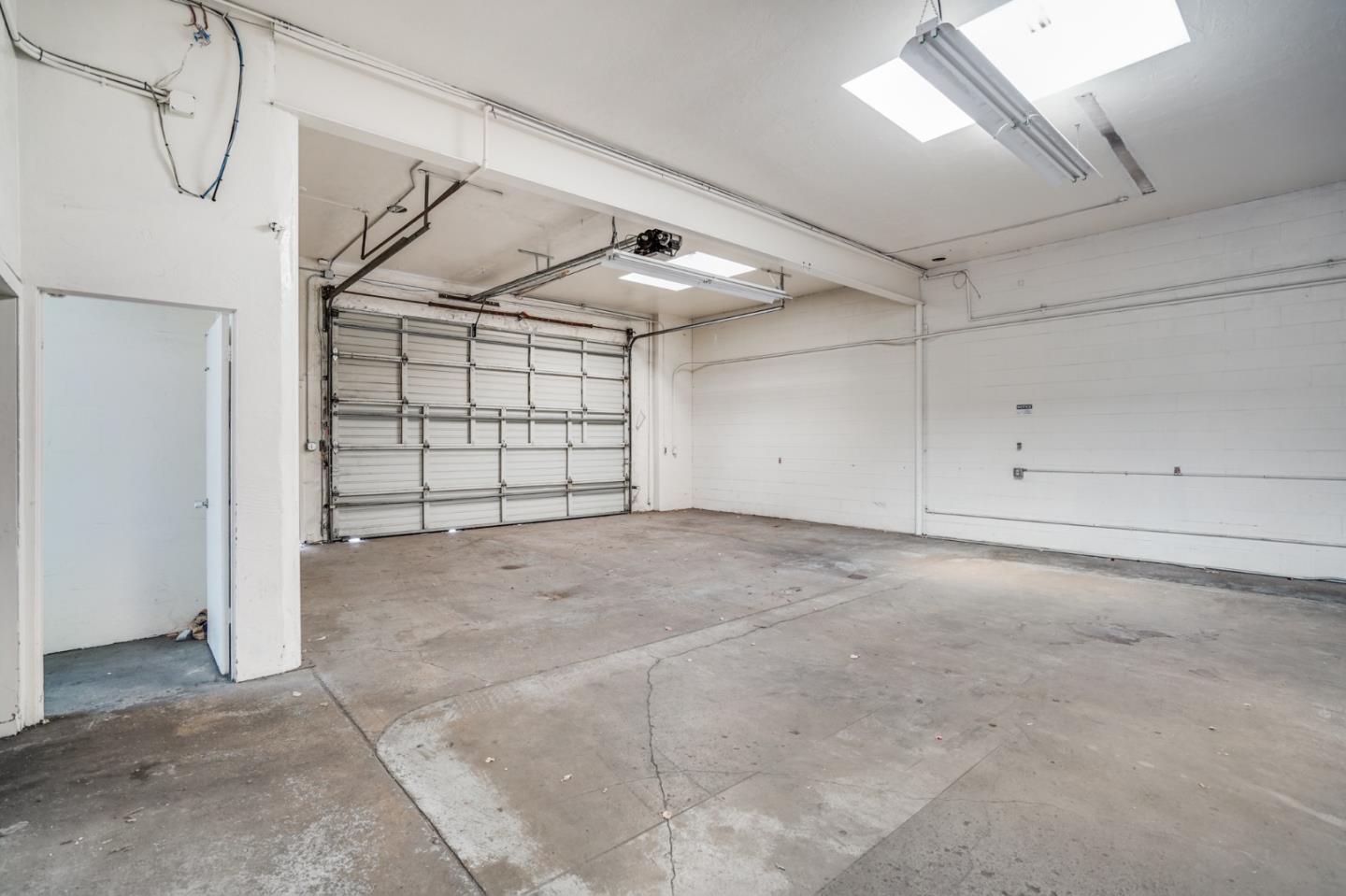 2951 Middlefield Road, REDWOOD CITY, California 94063, ,Comm Industrial For Sale,For Sale,Middlefield Road,40964788