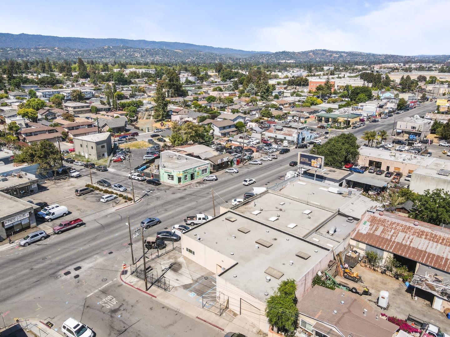2951 Middlefield Road, REDWOOD CITY, California 94063, ,Comm Industrial For Sale,For Sale,Middlefield Road,40964788