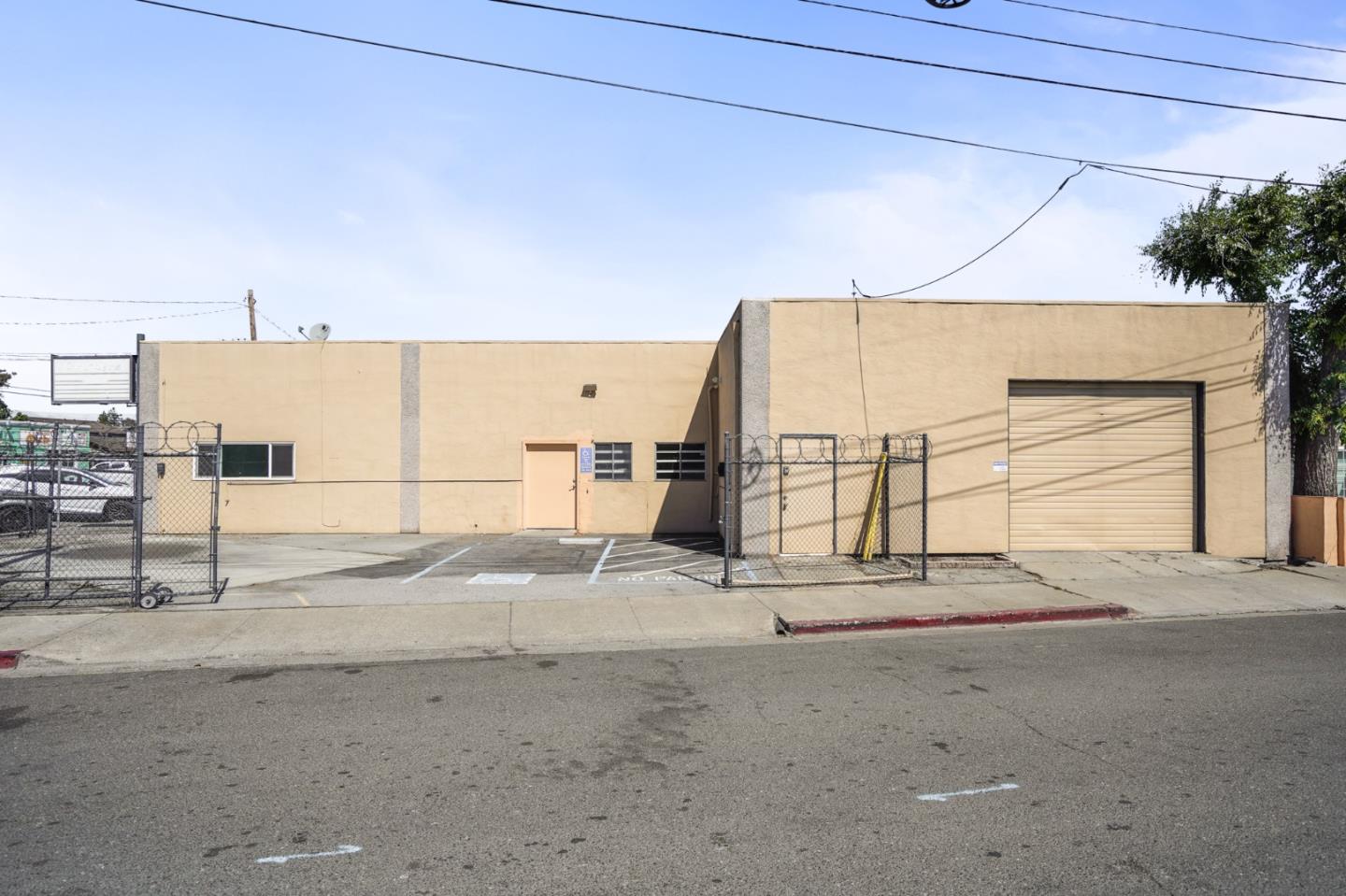 2951 Middlefield Road, REDWOOD CITY, California 94063, ,Comm Industrial For Sale,For Sale,Middlefield Road,40964788