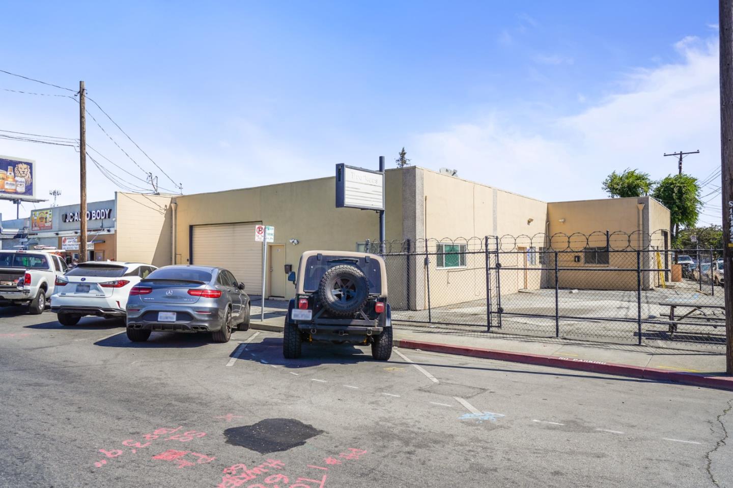 2951 Middlefield Road, REDWOOD CITY, California 94063, ,Comm Industrial For Sale,For Sale,Middlefield Road,40964788