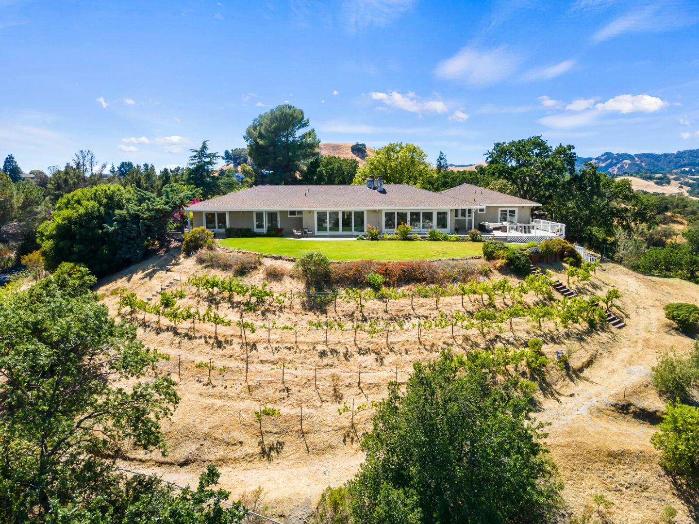 Detail Gallery Image 1 of 1 For 166 Hilltop Cres, Walnut Creek,  CA 94597 - 4 Beds | 2/1 Baths