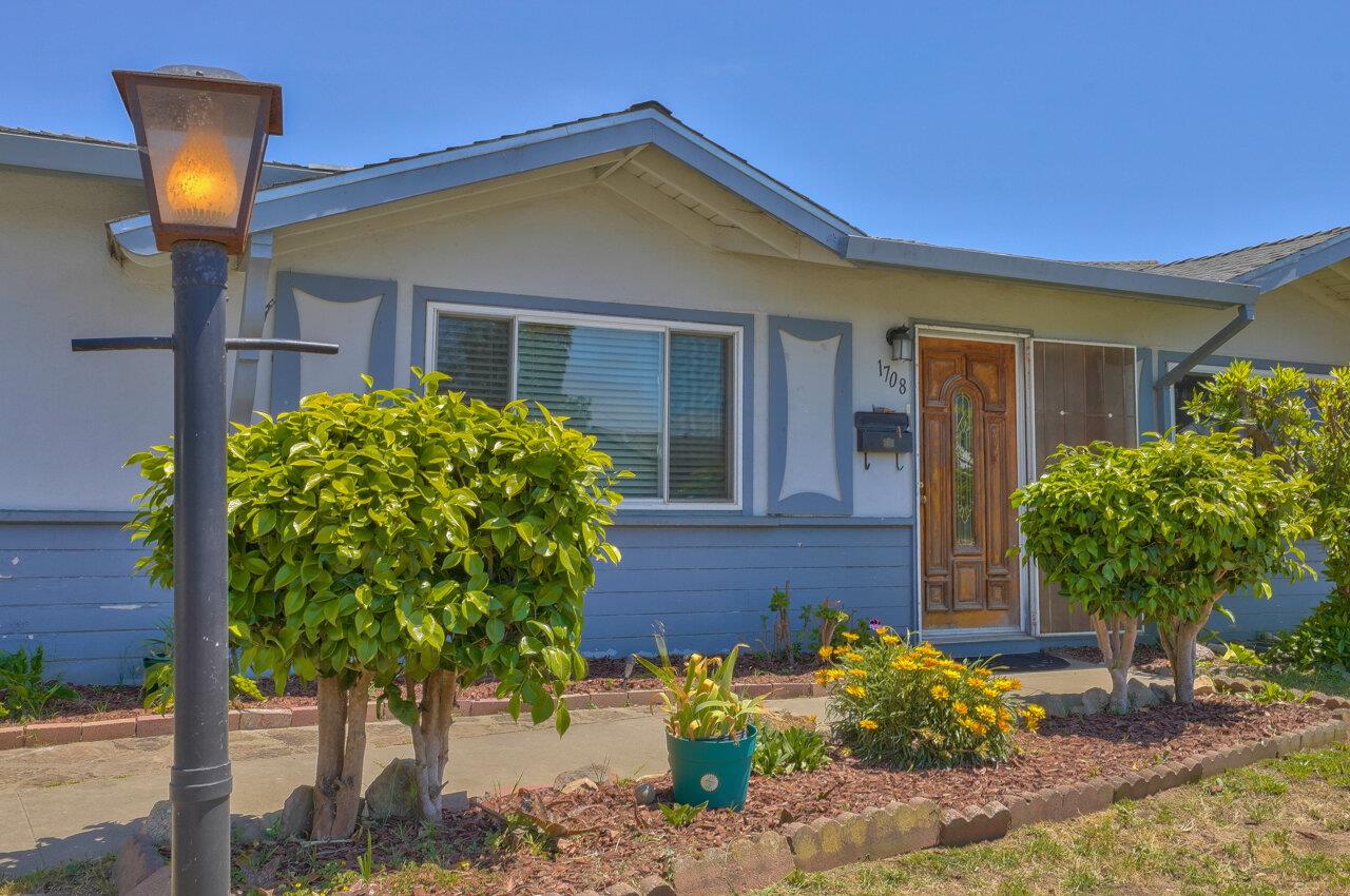 Detail Gallery Image 1 of 1 For 1708 Cambrian Dr, Salinas,  CA 93906 - 3 Beds | 1/1 Baths