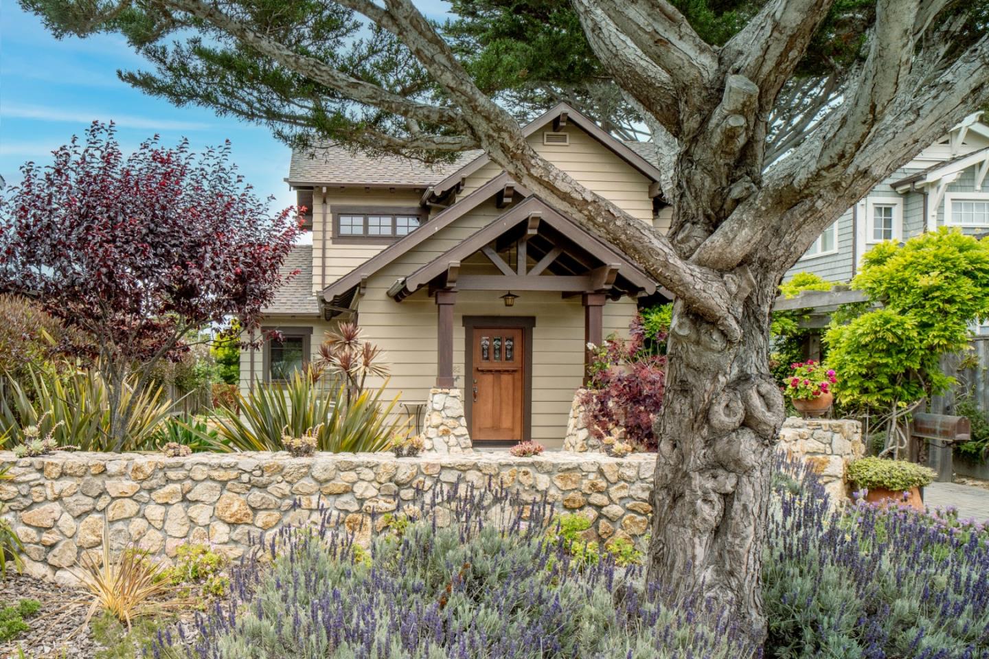 Detail Gallery Image 1 of 1 For 182 Central Ave, Pacific Grove,  CA 93950 - 1 Beds | 2 Baths