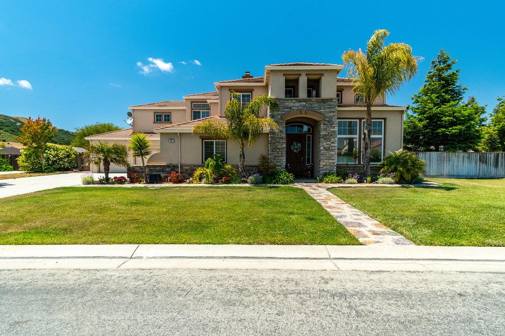 412 via Vaquero Sur, San Juan Bautista, CA 95045 5 Beds 4 Baths