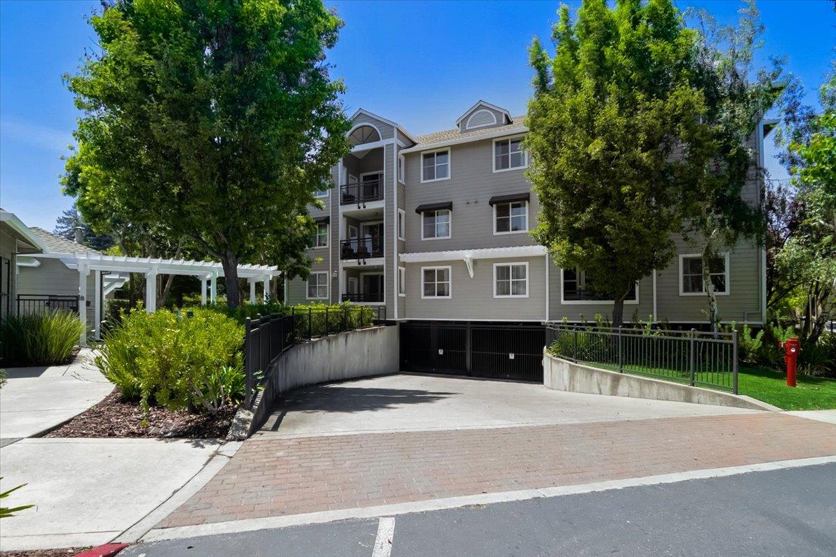 Detail Gallery Image 1 of 1 For 1982 W Bayshore Rd #131,  East Palo Alto,  CA 94303 - 2 Beds | 2 Baths