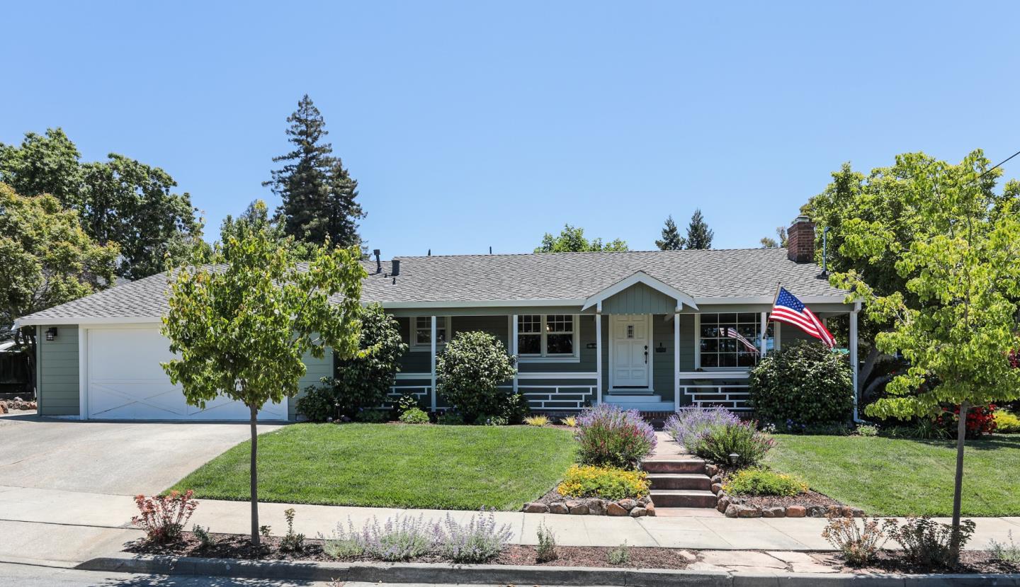 Detail Gallery Image 1 of 1 For 75 Inner Cir, Redwood City,  CA 94062 - 3 Beds | 2 Baths