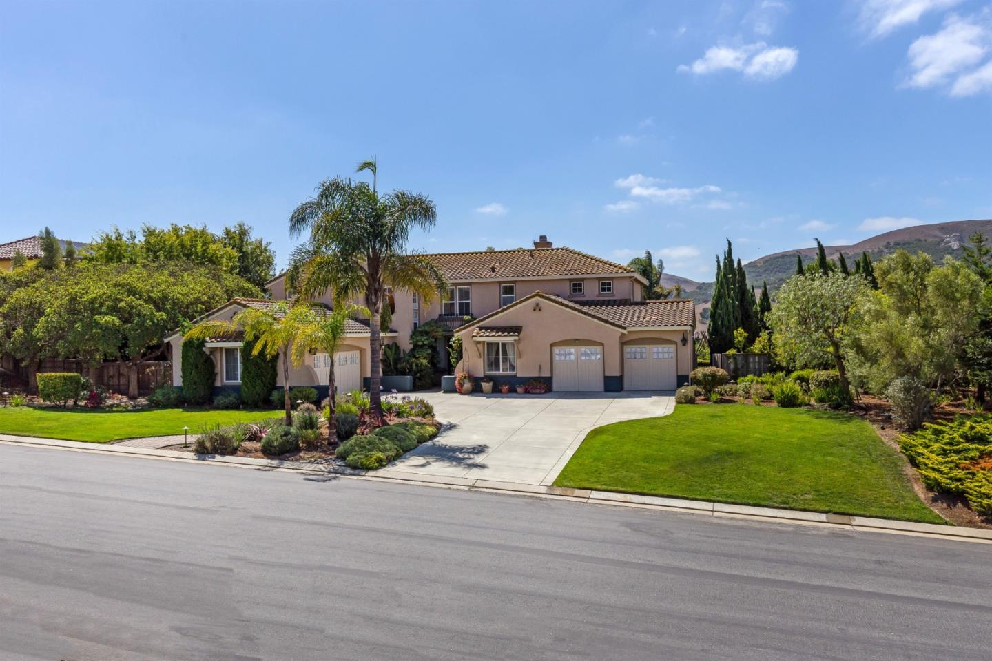 525 via Vaquero Norte, San Juan Bautista, CA 95045 5 Beds 4 Baths