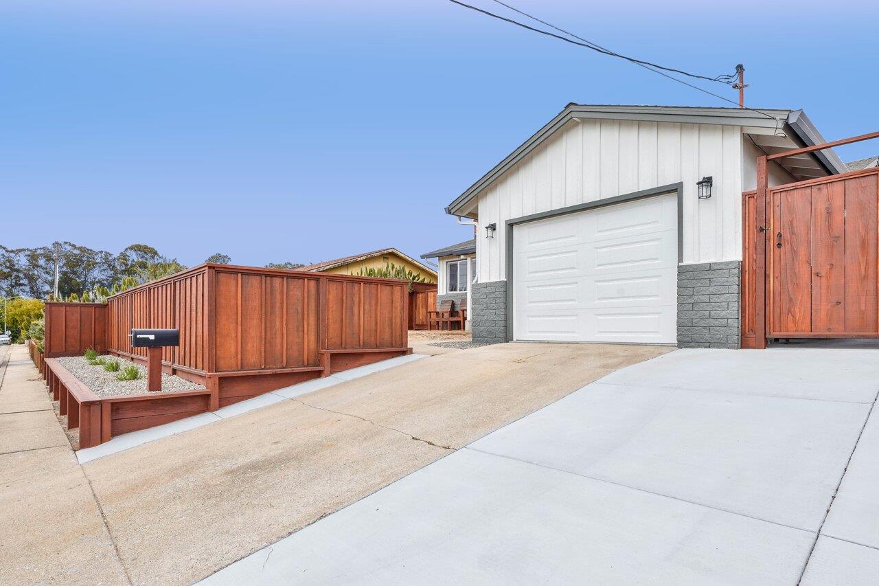 Detail Gallery Image 1 of 1 For 1872 Nadina St, Seaside,  CA 93955 - 3 Beds | 1/1 Baths