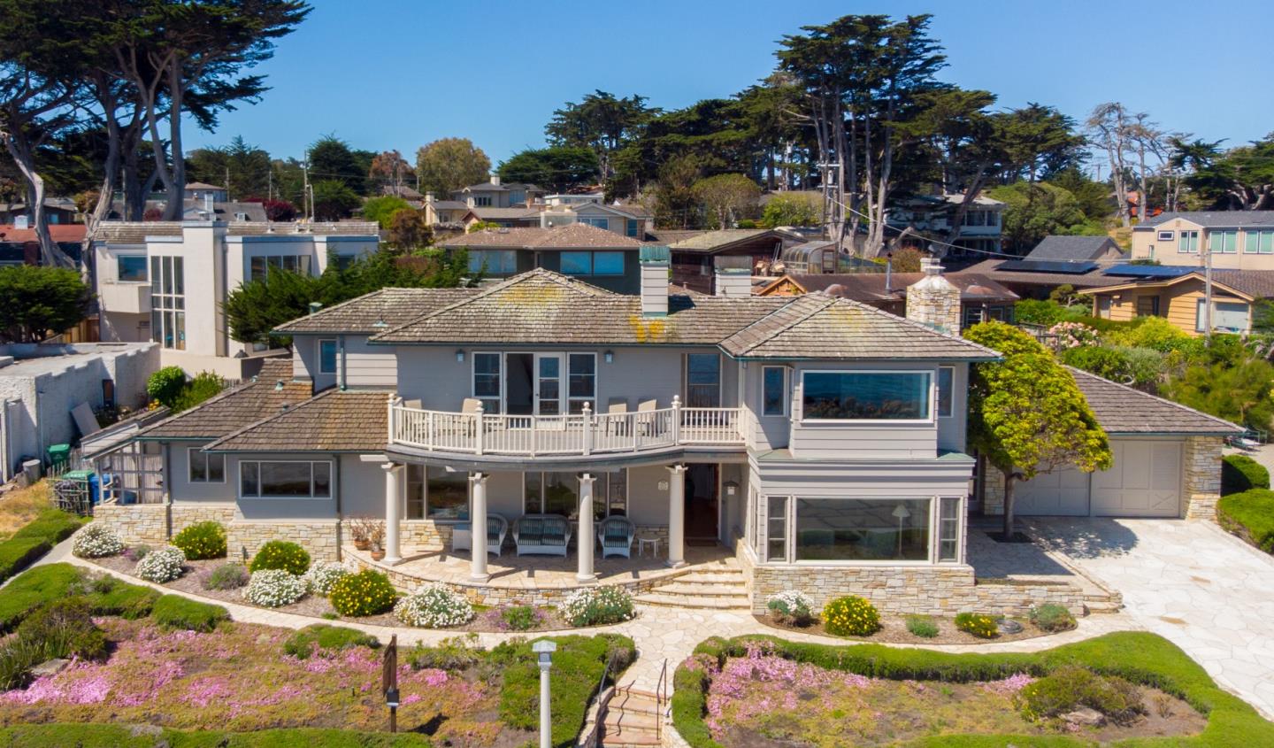 1027 Ocean View Blvd, Pacific Grove, CA 93950 5 Beds 5/1 Baths