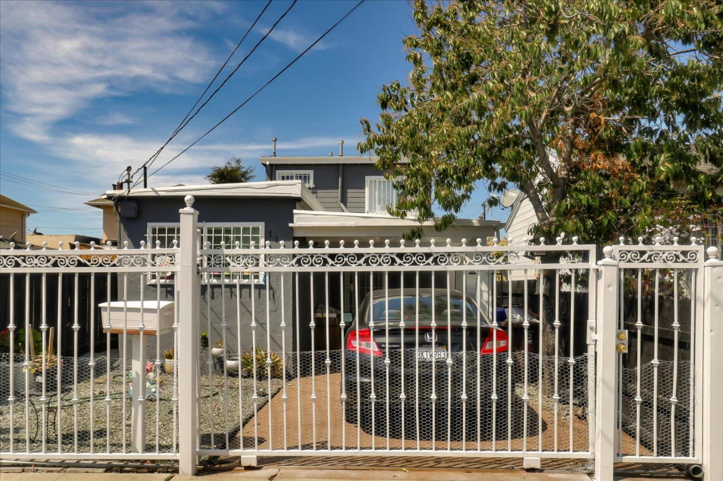 Detail Gallery Image 1 of 1 For 719 9th St, Richmond,  CA 94801 - 4 Beds | 2 Baths