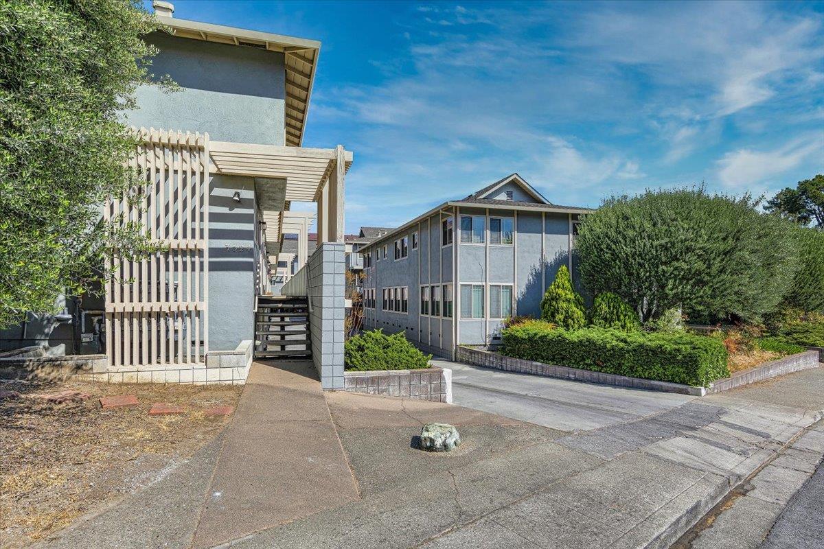 3524 Farm Hill Blvd, Redwood City, CA 94061 Beds Baths