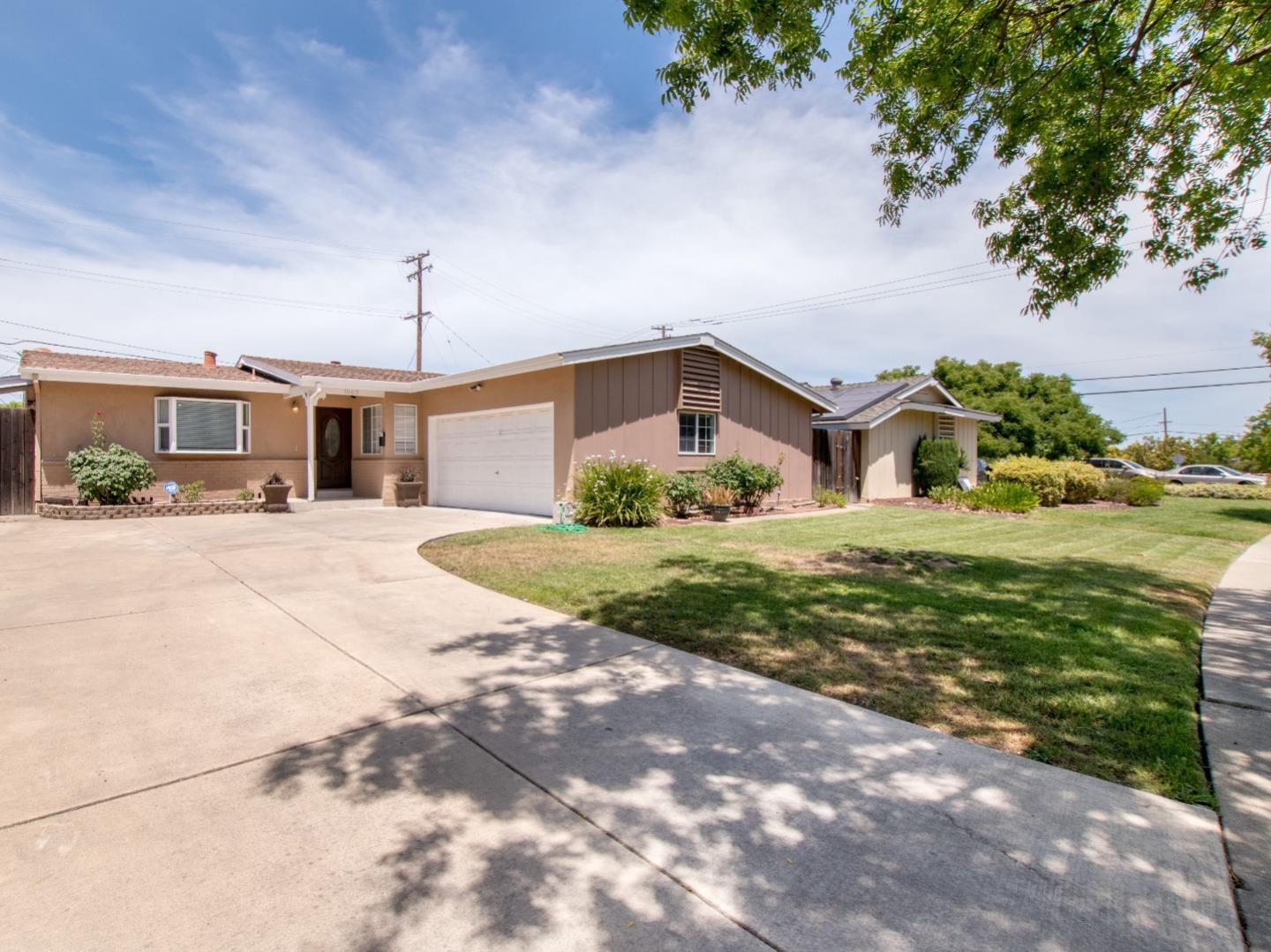 Detail Gallery Image 1 of 1 For 1005 Arlington Ln, San Jose,  CA 95129 - 4 Beds | 2 Baths