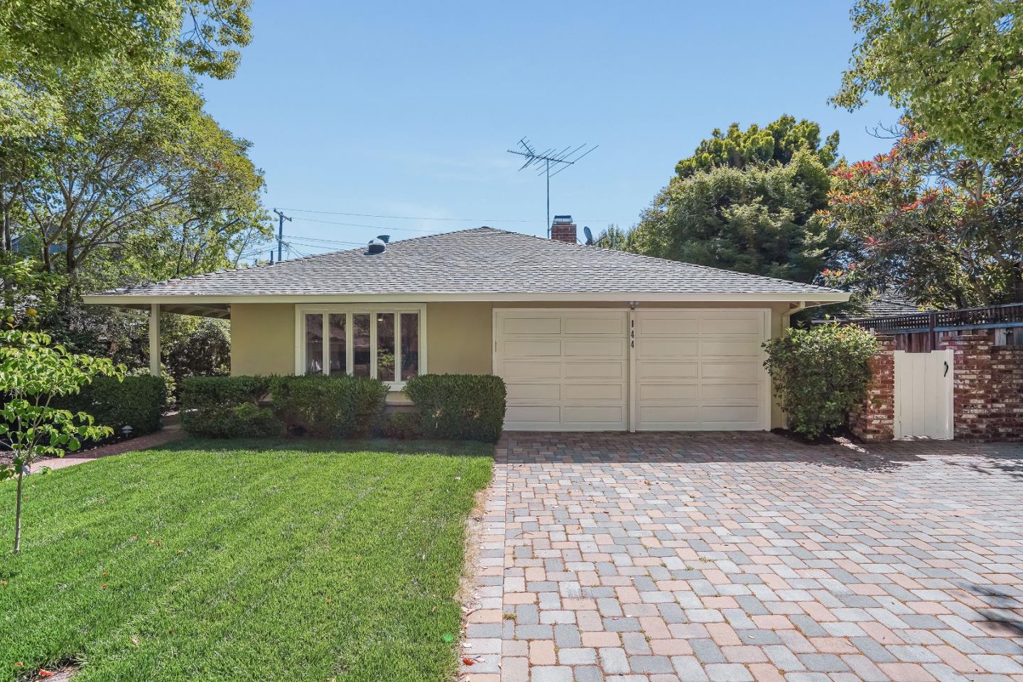 144 Walter Hays Dr, Palo Alto, CA 94303 4 Beds 2 Baths (Sold