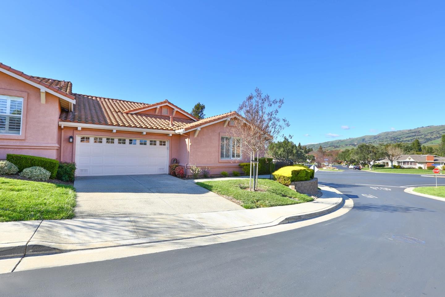 Detail Gallery Image 1 of 1 For 4001 Clubhouse Ct, San Jose,  CA 95135 - 2 Beds | 2/1 Baths