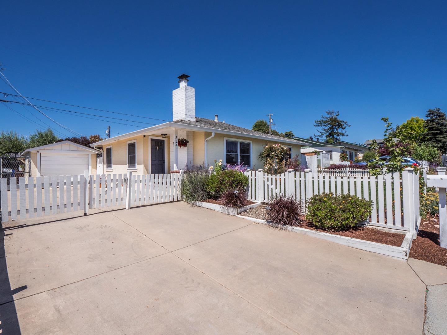 Detail Gallery Image 1 of 1 For 524 Gertrude Ave, Aptos,  CA 95003 - 2 Beds | 1 Baths