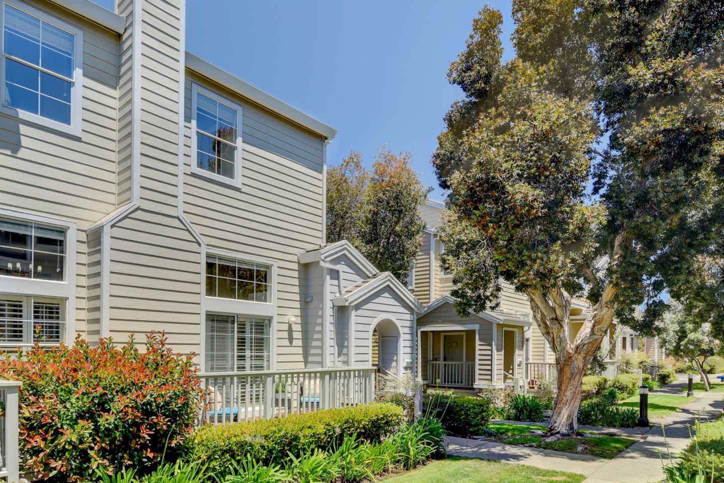 Detail Gallery Image 1 of 1 For 10 Breaker Ln, Redwood Shores,  CA 94065 - 3 Beds | 2/1 Baths