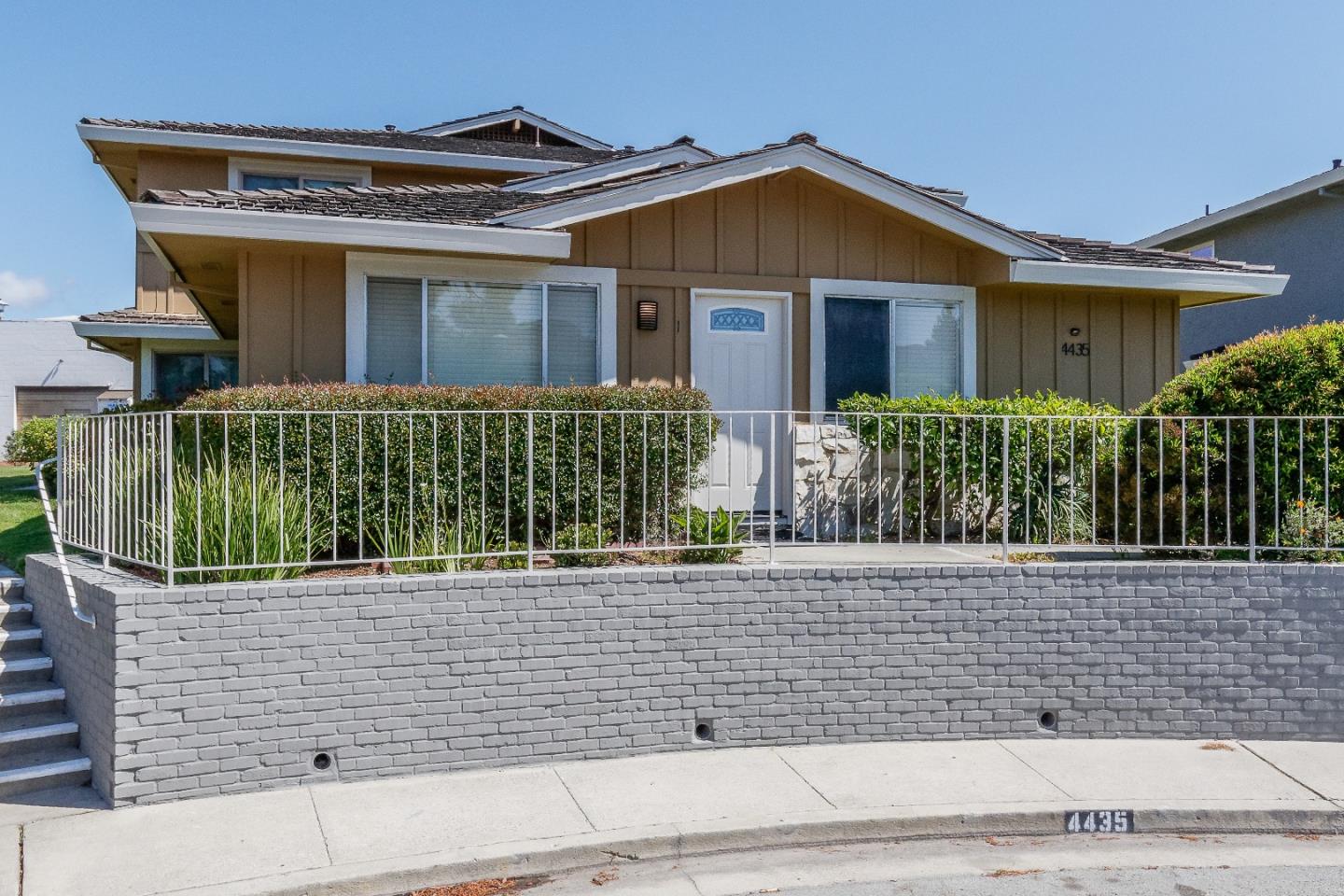 Detail Gallery Image 1 of 1 For 4435 Diamond St #1,  Capitola,  CA 95010 - 2 Beds | 1 Baths