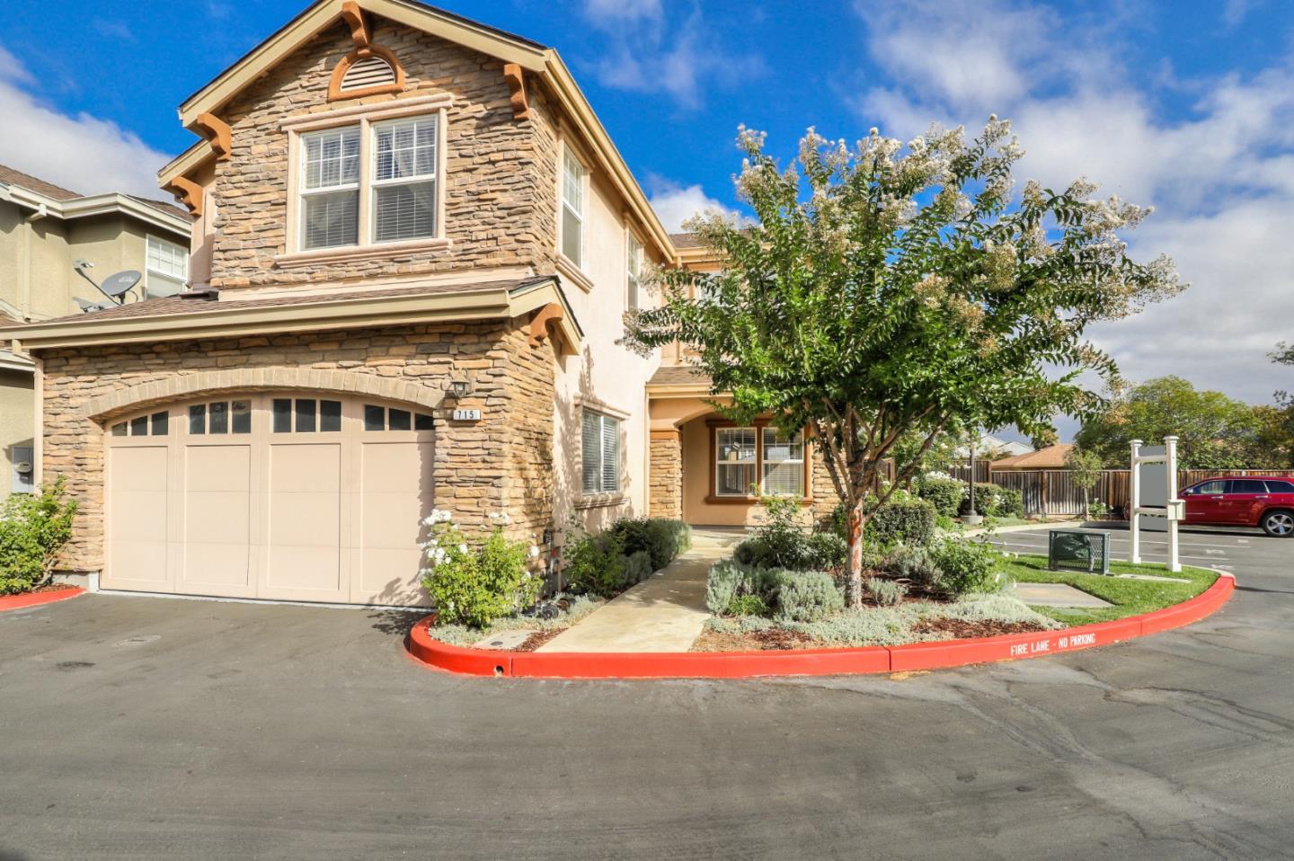 Detail Gallery Image 1 of 1 For 715 Creekside Ct, Gilroy,  CA 95020 - 4 Beds | 2/1 Baths