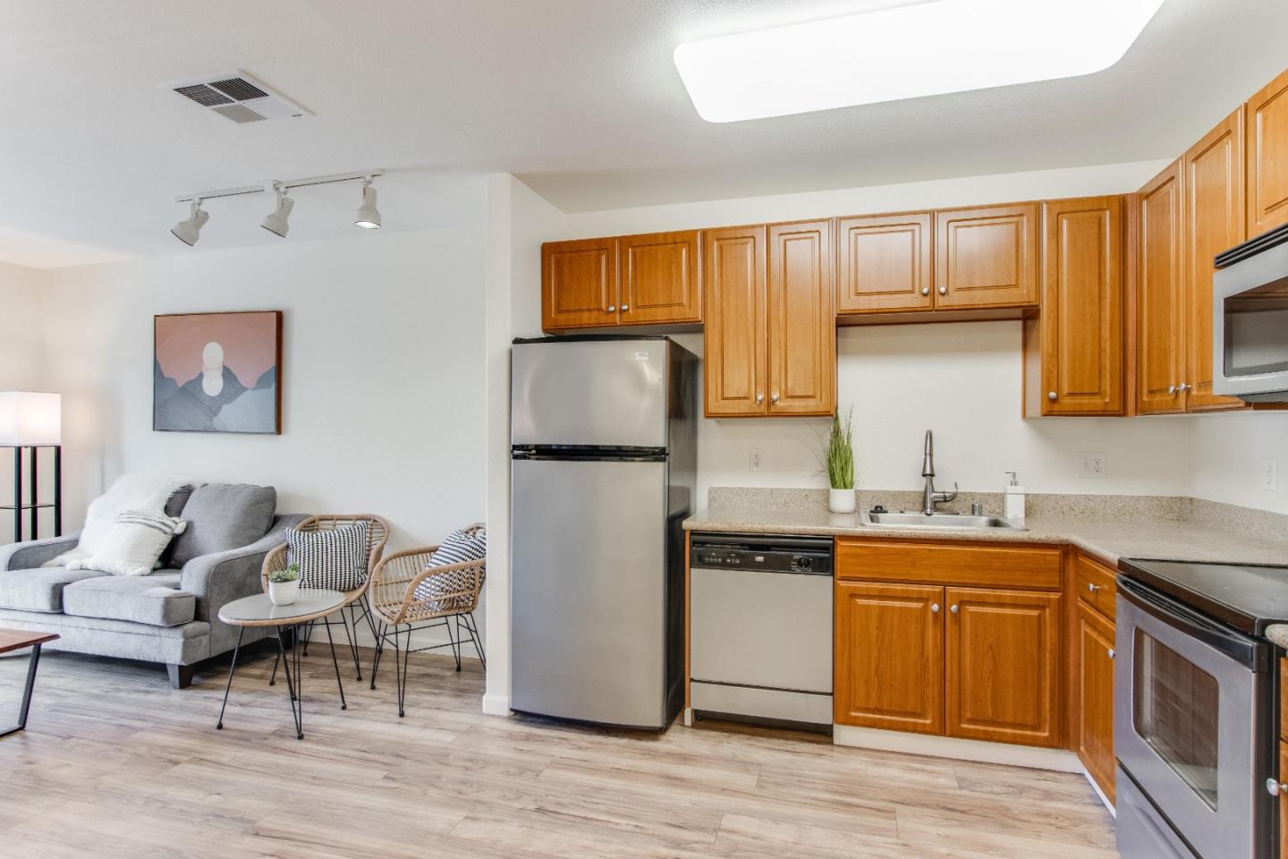 Detail Gallery Image 1 of 1 For 3128 Loma Verde Dr #215,  San Jose,  CA 95117 - 1 Beds | 1 Baths