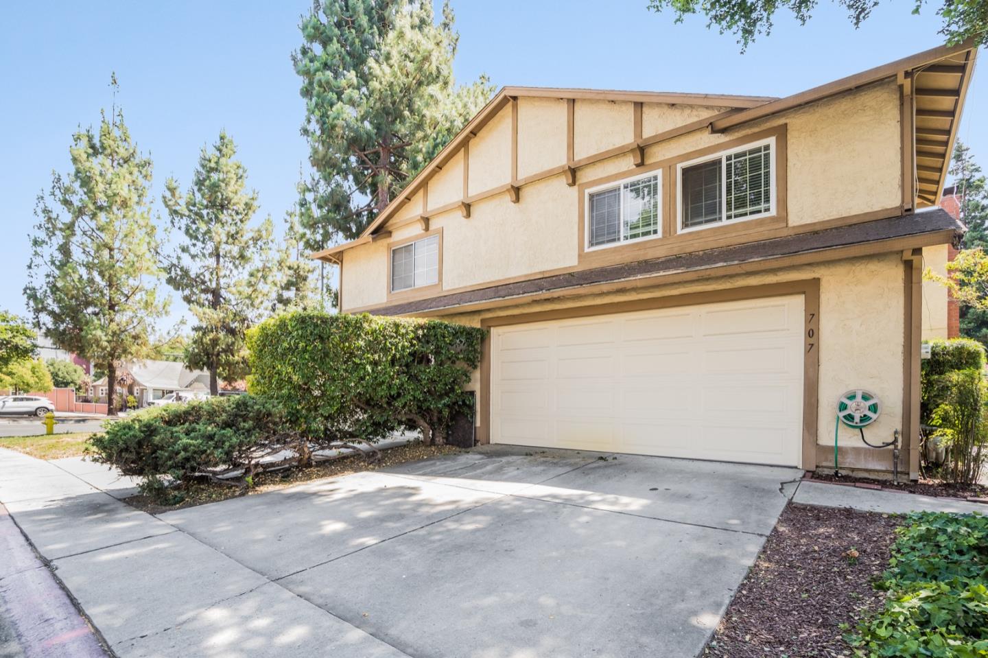 Detail Gallery Image 1 of 1 For 707 Creekland Cir, San Jose,  CA 95133 - 3 Beds | 2/1 Baths