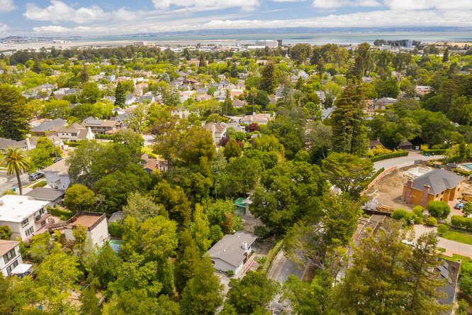 Detail Gallery Image 1 of 1 For 1100 Jackling Dr, Hillsborough,  CA 94010 - 6 Beds | 3/1 Baths